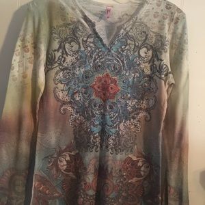 Women’s long sleeve tshirt